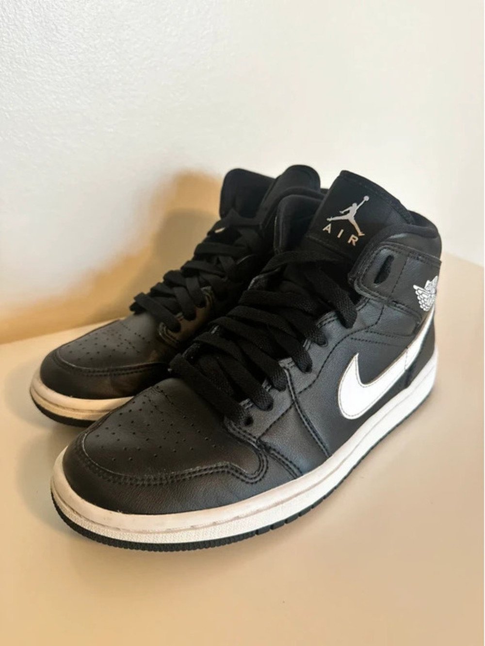 Nike Air Jordan 1 Mid 'Black White'